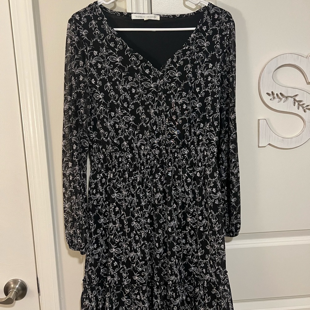 Chic Long Sleeve Black and White Dress